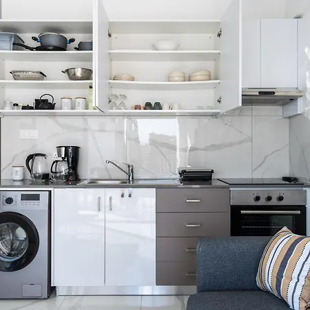 Rosemont & Balcony In Apartment