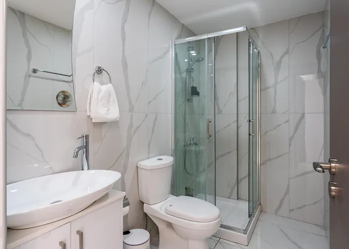 Rosemont & Balcony In * ラルナカ