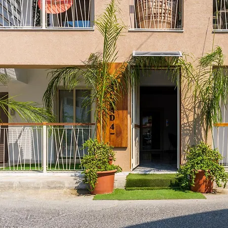Rosemont & Balcony In Daire